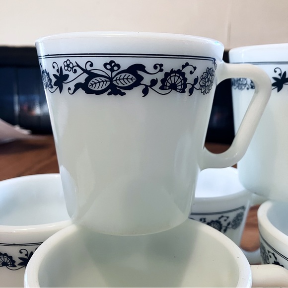 Pyrex corningware old town blue milk glass mug set of 6 mugs navy blue white 70s - Picture 2 of 8